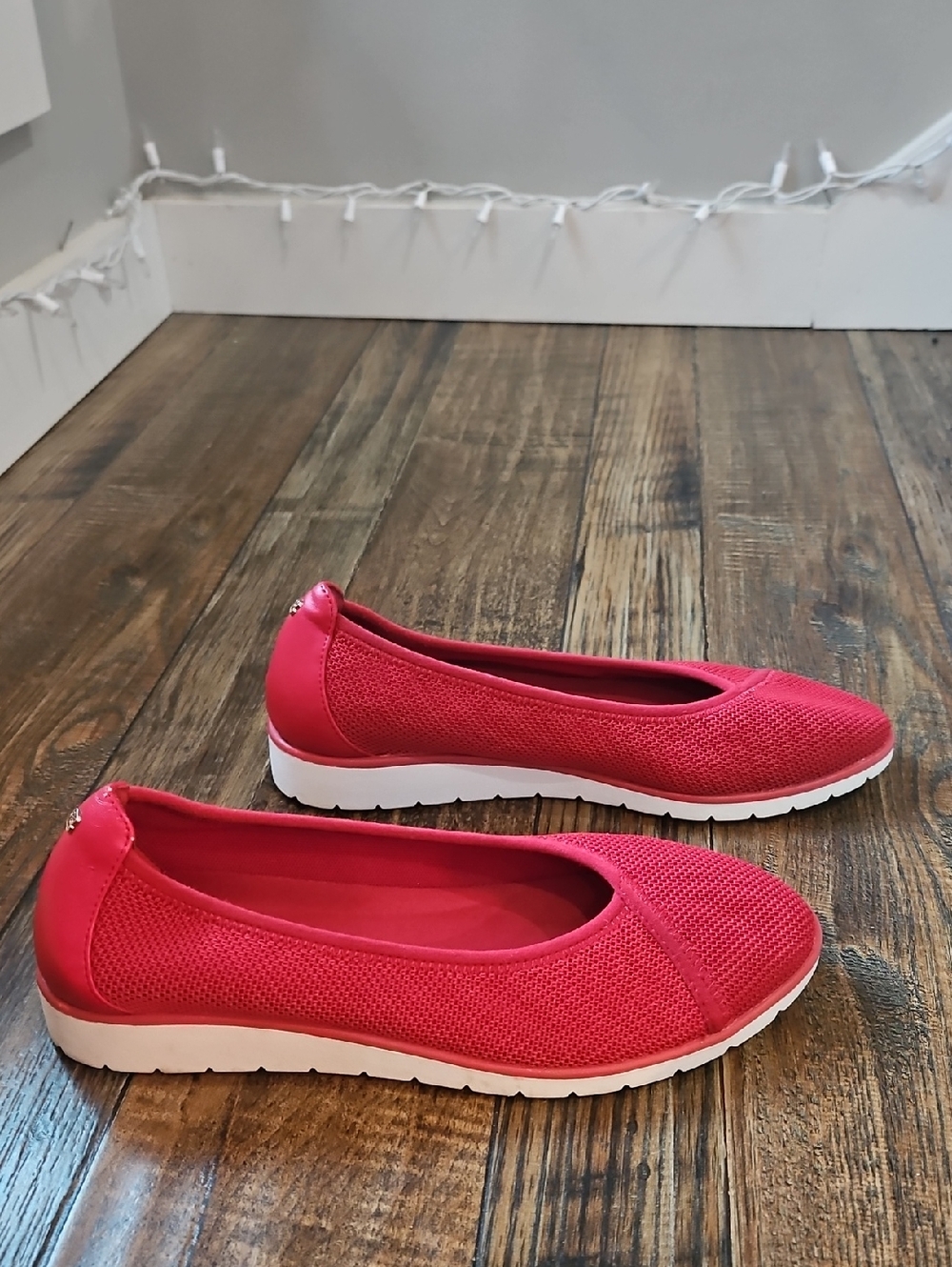 Bandolino Red Knit Slip-On Flats with‎ White Sole